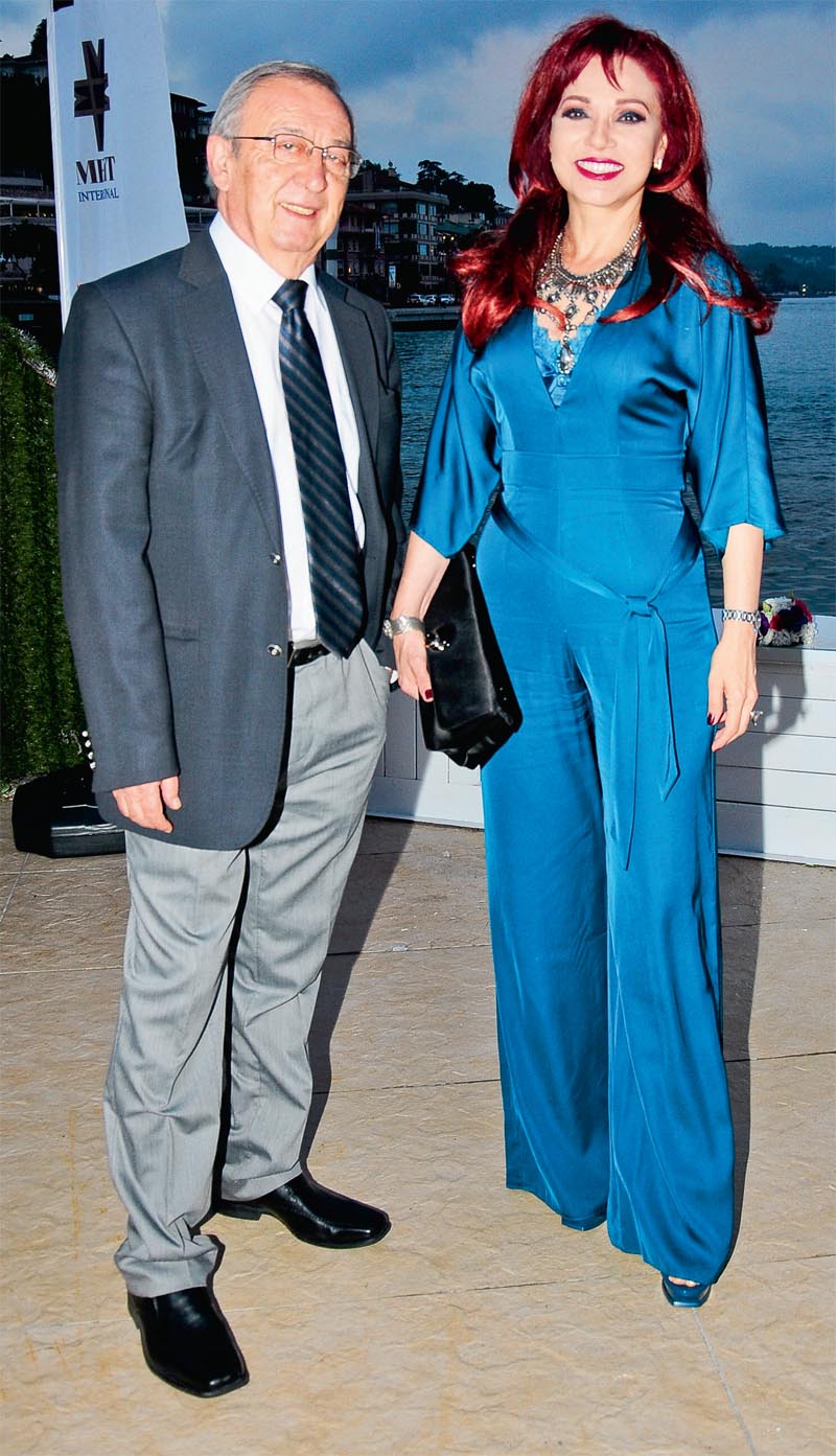 Ödül töreni ünlü isimleri bir araya getirdi