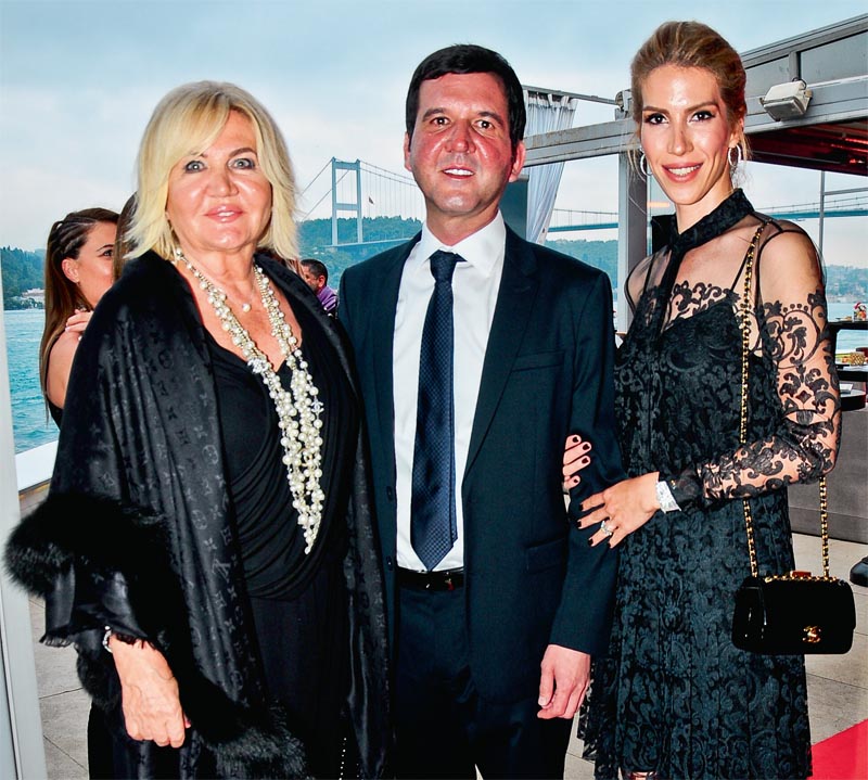 Ödül töreni ünlü isimleri bir araya getirdi