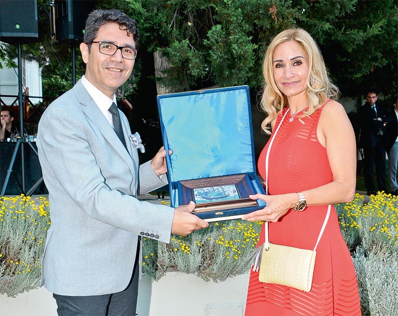 Yeni konsolosla veda daveti verdi