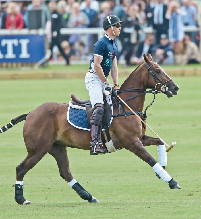 Prens William'a kuzen desteği