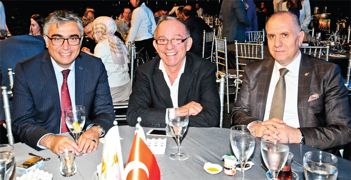 İş ortaklarını iftar davetinde ağırladı