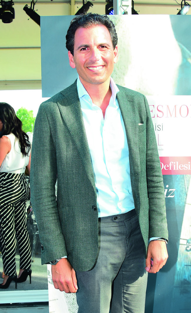 Mezunlardan çok özel bir defile