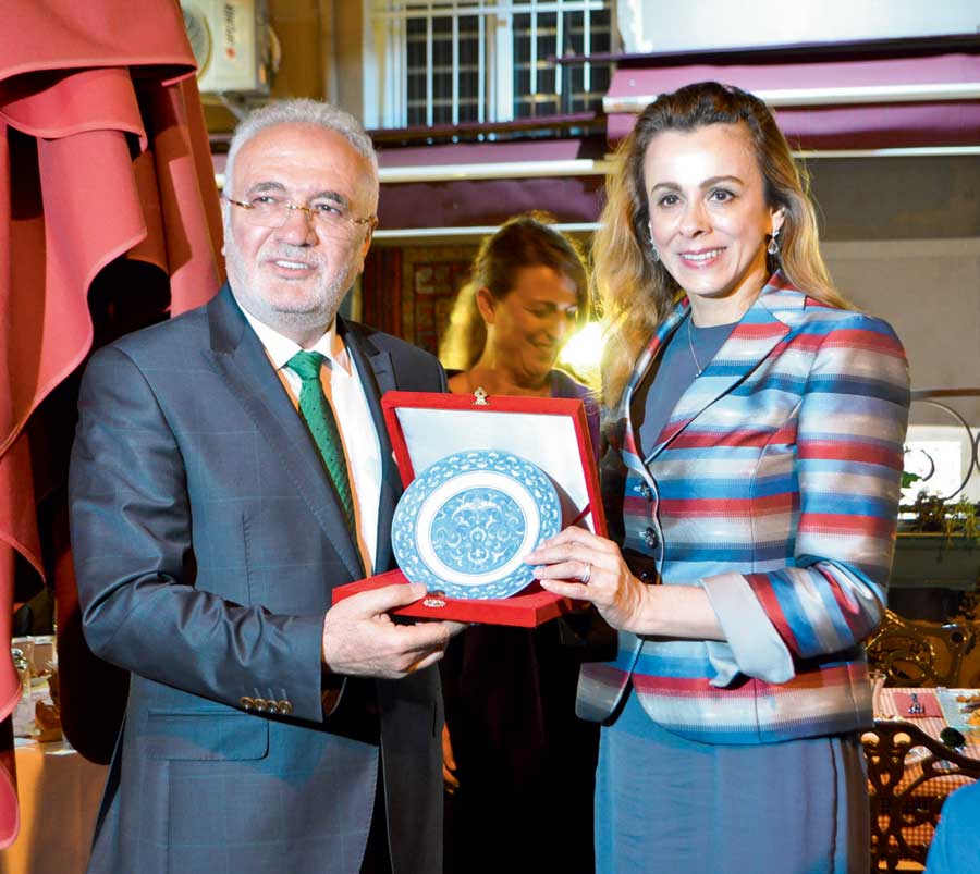 Sarayda görkemli iftar daveti