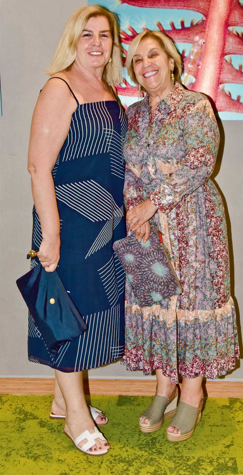 Dinçkök hastanede sergi açtı