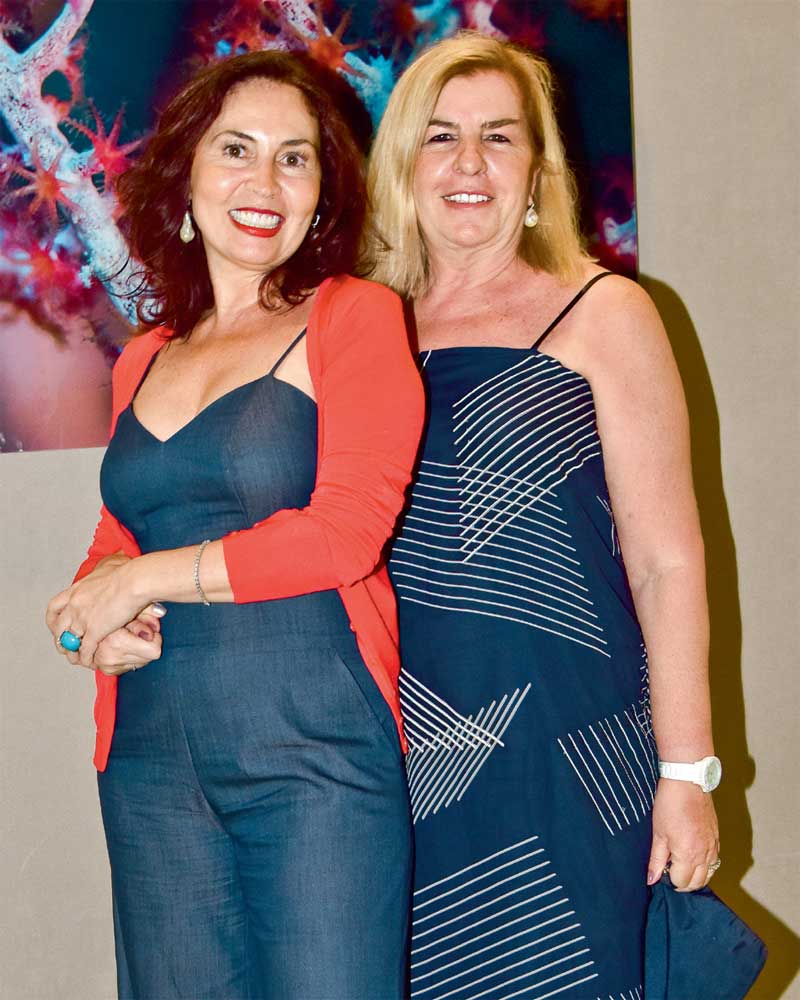 Dinçkök hastanede sergi açtı