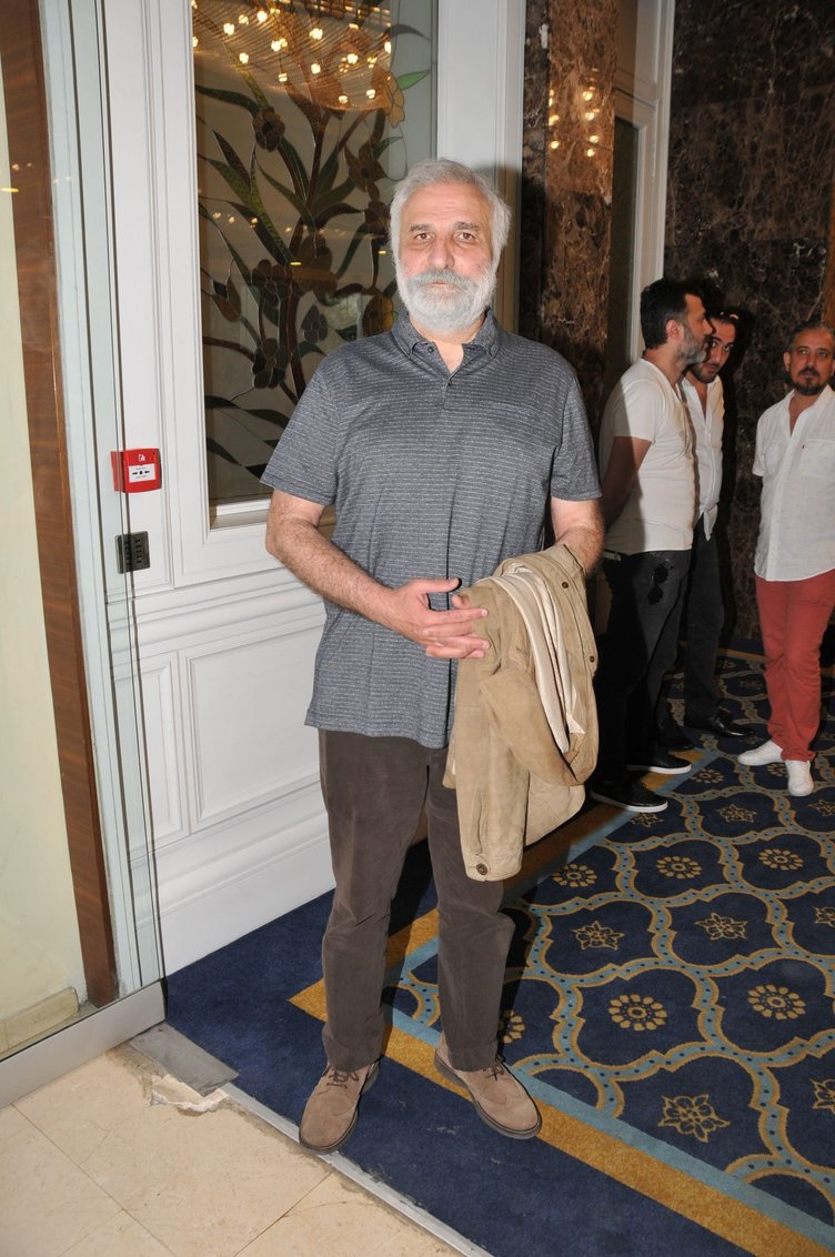 ‘Tankın önüne yatan kardeşe, çatıdan jete atlayan gençlere selam olsun’