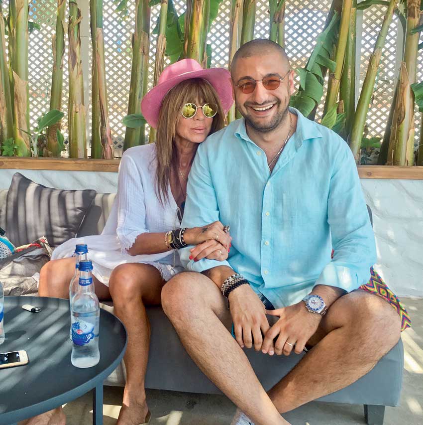 Alaçatı'da renkli açılış