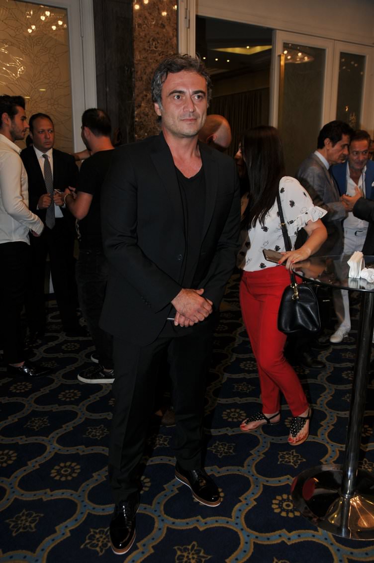 ‘Tankın önüne yatan kardeşe, çatıdan jete atlayan gençlere selam olsun’