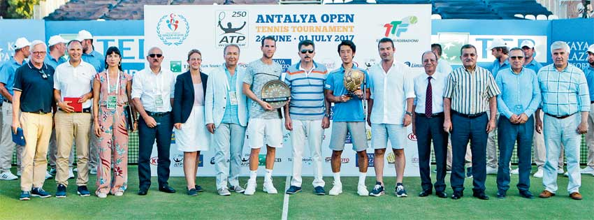 Ünlü tenisçiler Antalya'da buluştu