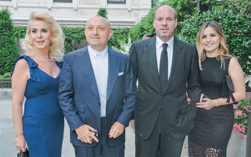 Görkemli bir düğünle evlendiler