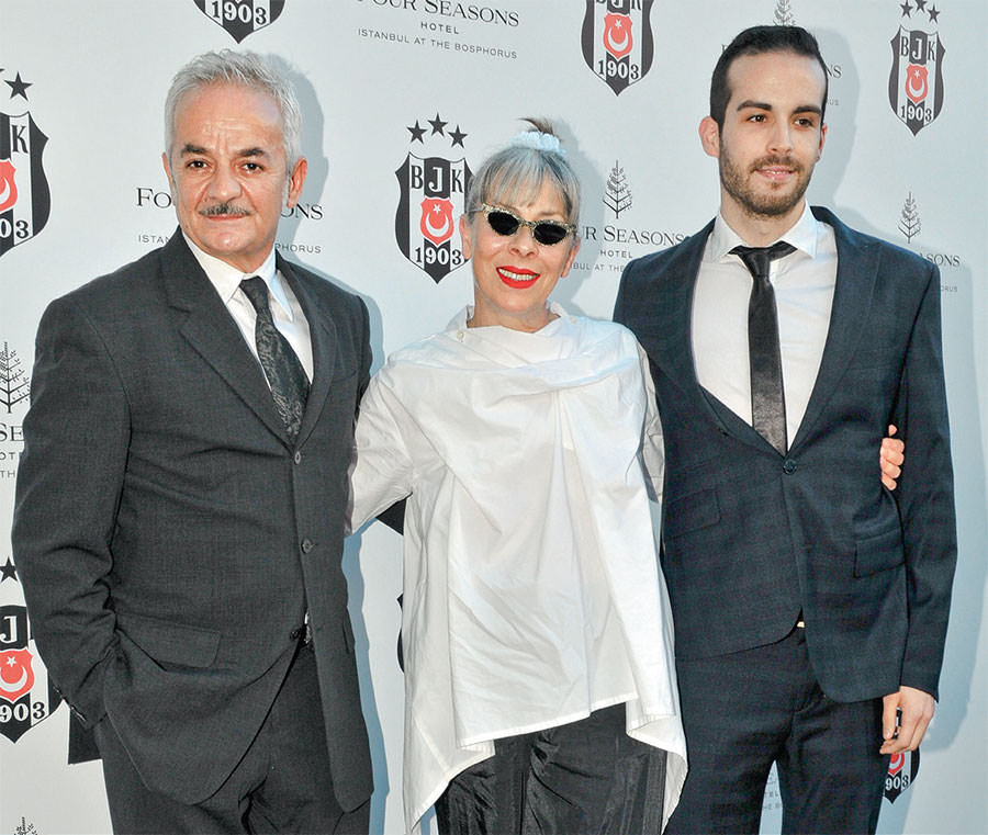 Beşiktaş Kulübü'nden siyah beyaz balo