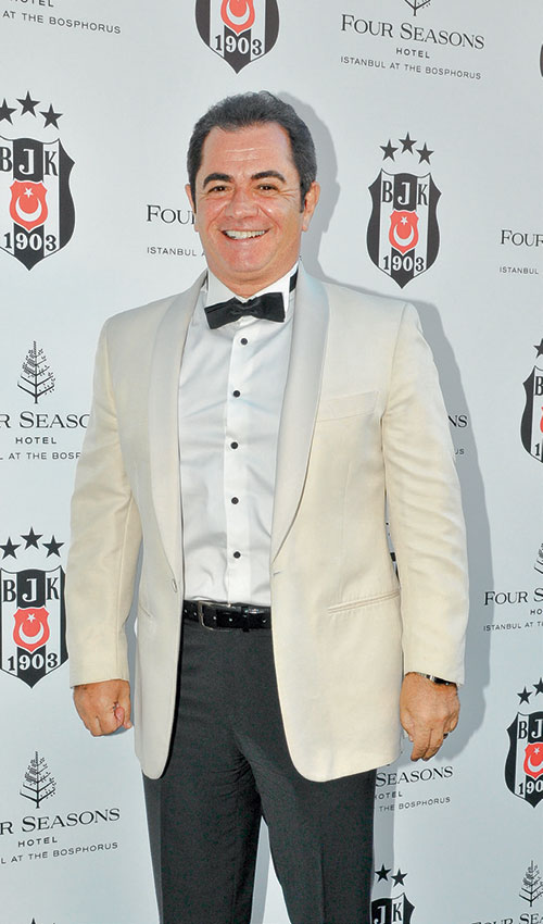 Beşiktaş Kulübü'nden siyah beyaz balo