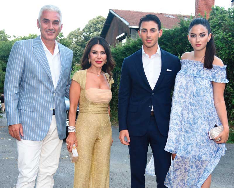 Genç Eczacıbaşı evlilik yolunda ilk adımı attı