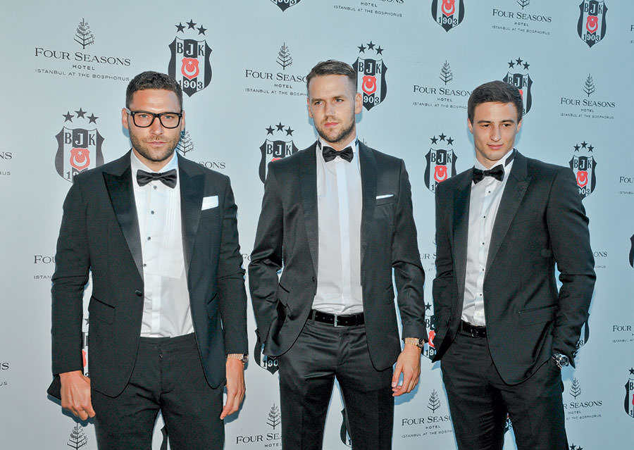 Beşiktaş Kulübü'nden siyah beyaz balo