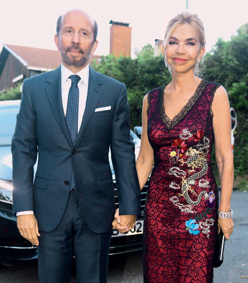 Genç Eczacıbaşı evlilik yolunda ilk adımı attı