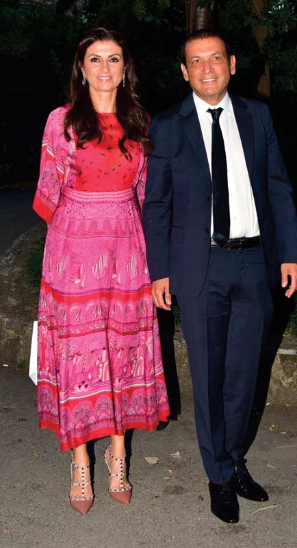 Genç Eczacıbaşı evlilik yolunda ilk adımı attı