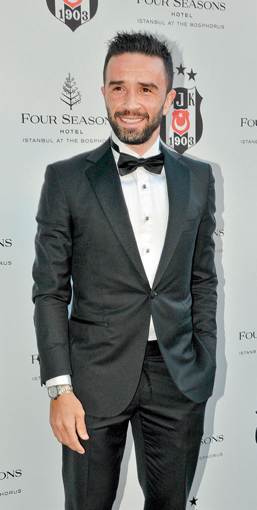 Beşiktaş Kulübü'nden siyah beyaz balo