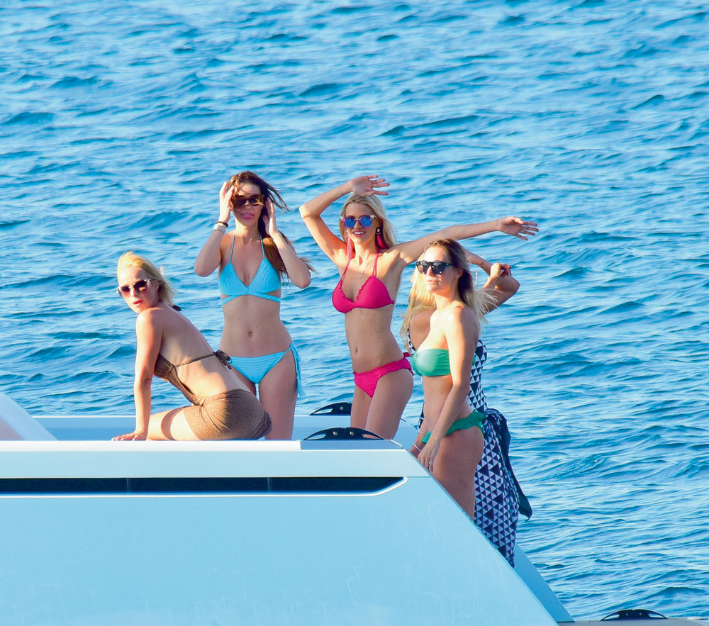 Bodrum koyları renklendi