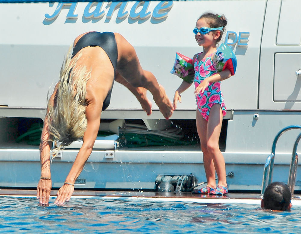 Bodrum koyları renklendi