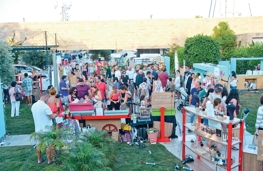 Tatile ara verip alışveriş yaptılar