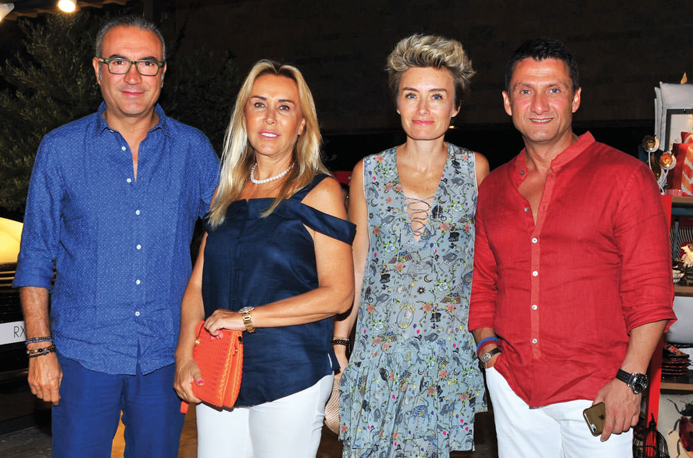 Tatile ara verip alışveriş yaptılar