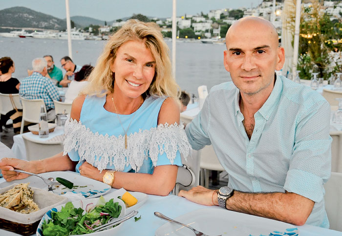 Ünlü balıkçıda bir araya geldiler