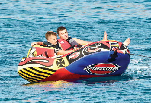 Cemiyetin ünlü isimleri tatilde hız kesmiyor