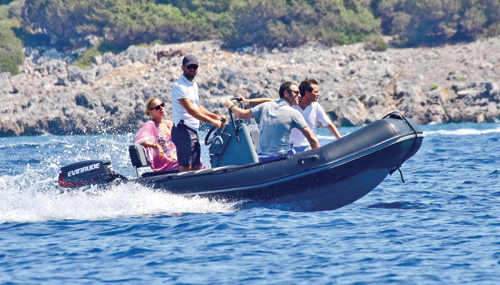 Cemiyetin ünlü isimleri tatilde hız kesmiyor