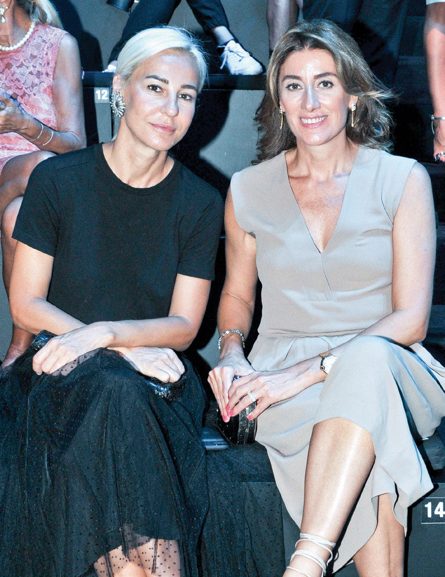 Bir defileyle iki koleksiyon tanıttı 