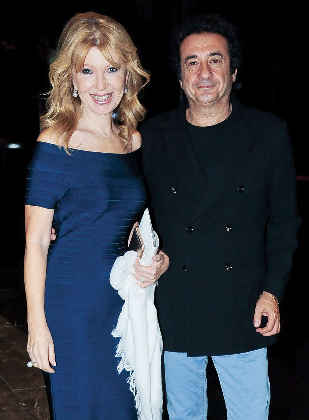 Bir defileyle iki koleksiyon tanıttı 