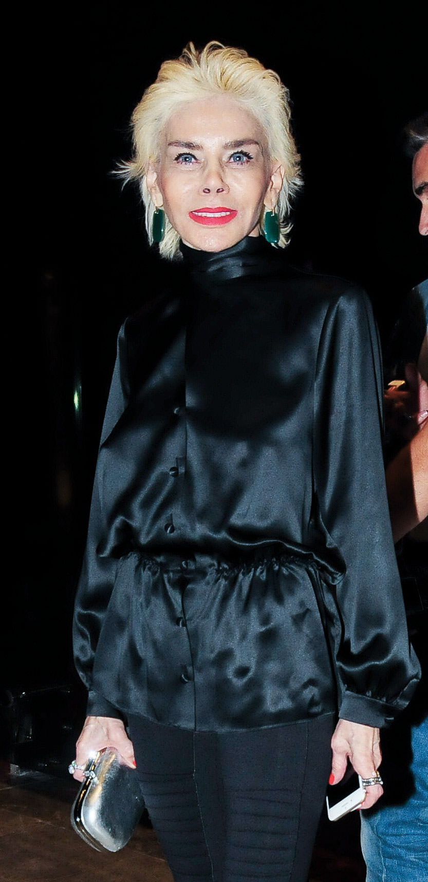 Bir defileyle iki koleksiyon tanıttı 