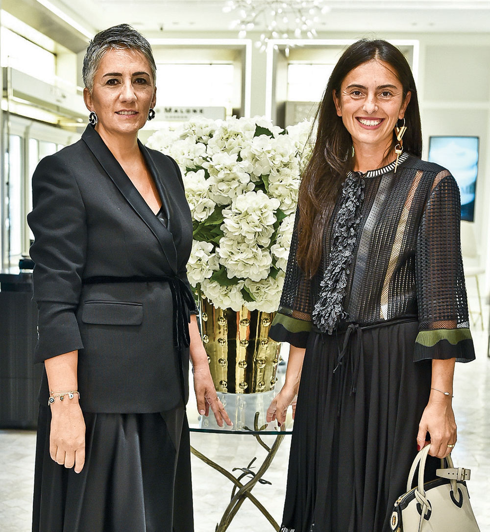 Mağaza açılışına ünlüler akın etti 