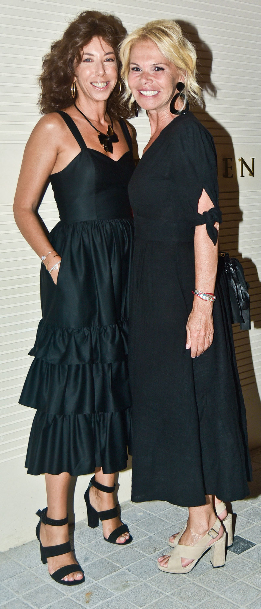 Mağaza açılışına ünlüler akın etti 