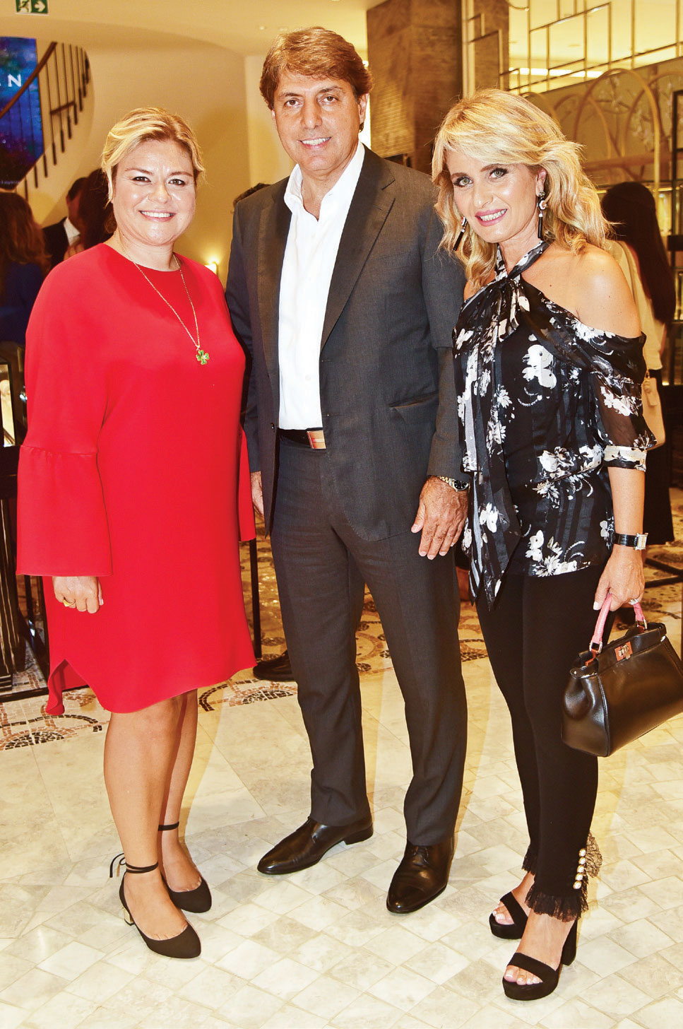 Mağaza açılışına ünlüler akın etti 