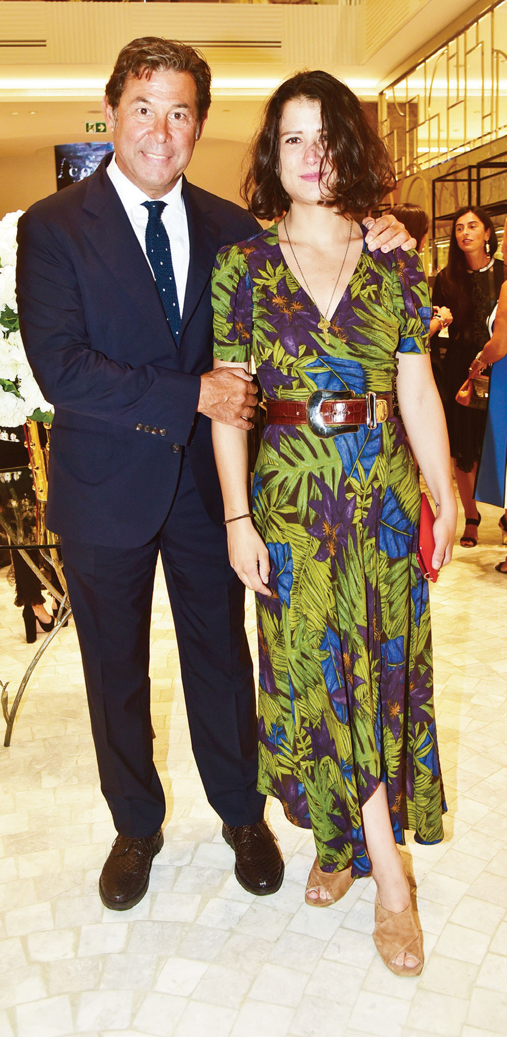 Mağaza açılışına ünlüler akın etti 