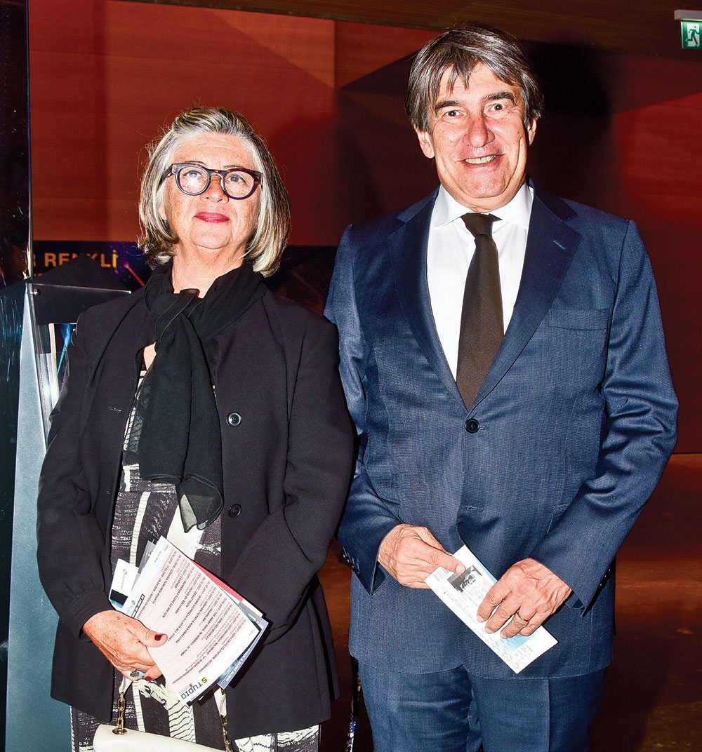 Zeki Müren'e vefa konseri