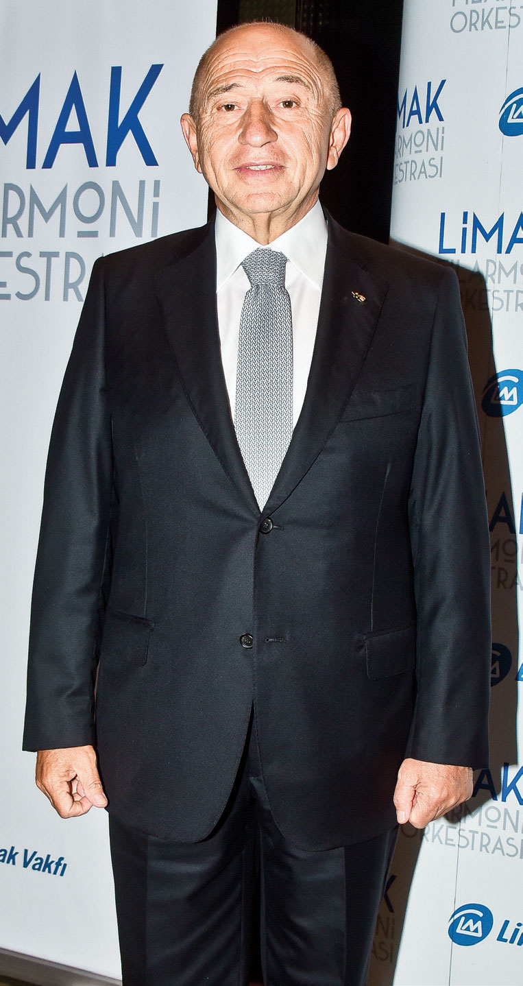 Zeki Müren'e vefa konseri