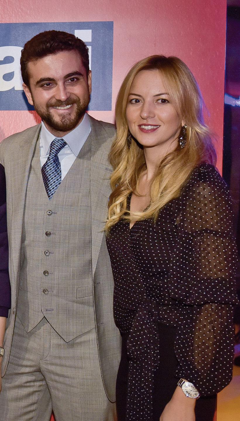 Yeni koleksiyon için ışıltılı davet 