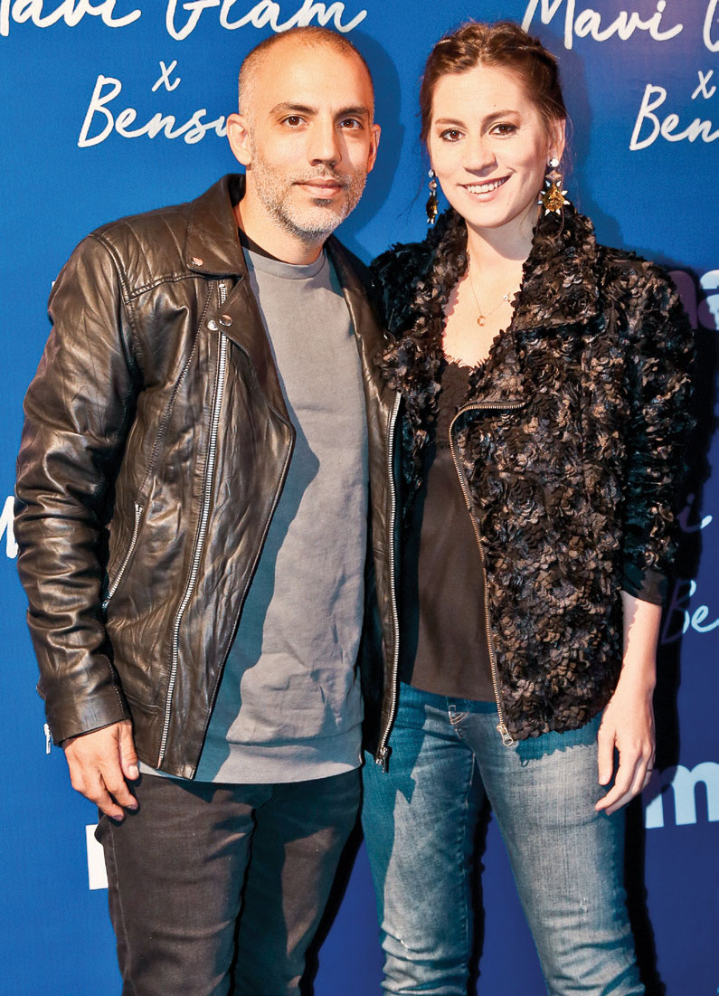 Yeni koleksiyon için ışıltılı davet 