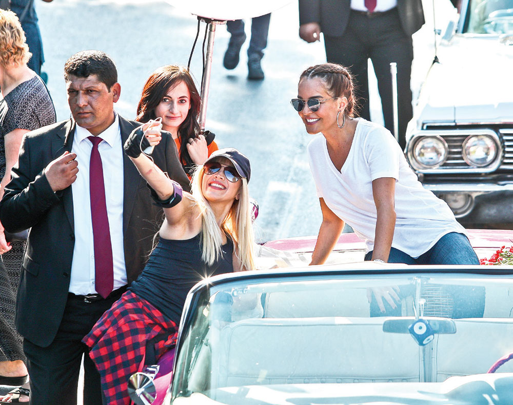 Antalyalılar'dan korteje büyük ilgi