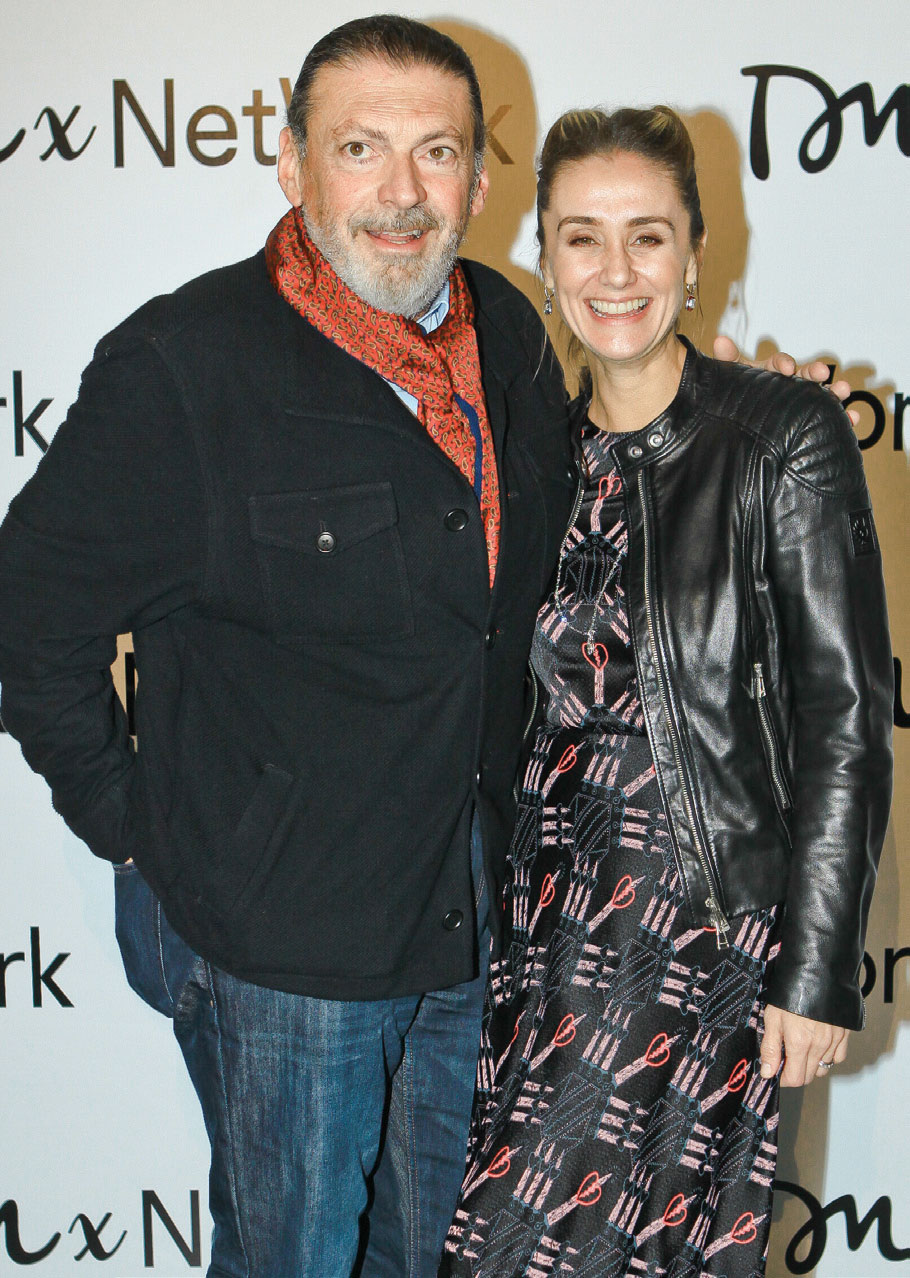 İlk koleksiyonunu özel bir davetle tanıttı