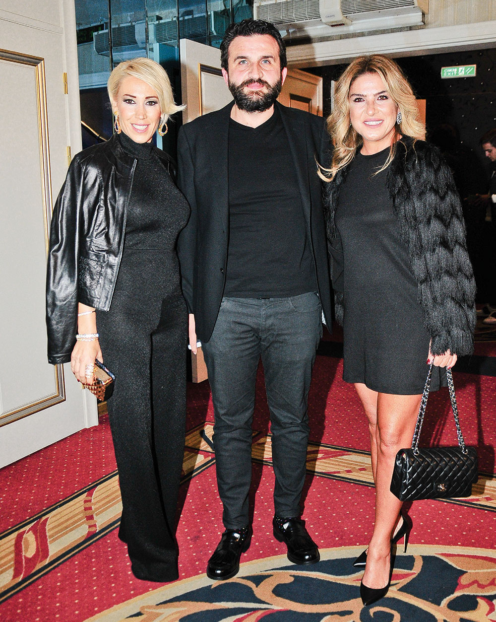 Ebru Gündeş ünlü isimleri büyüledi 