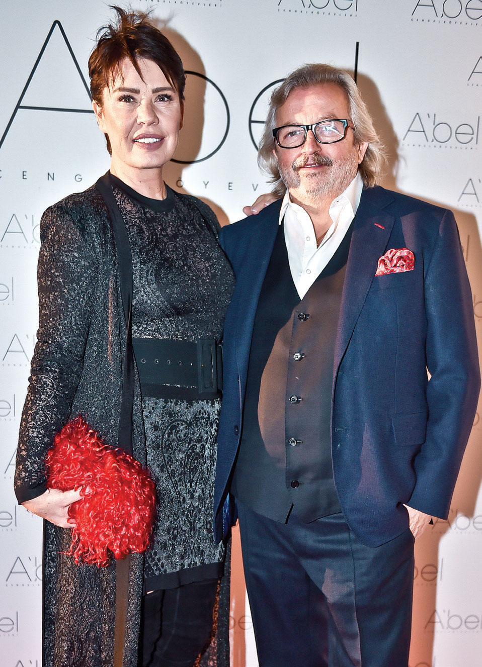 İlk projesini tanıttı 