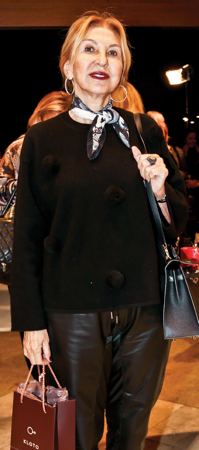 Genç tasarımcıdan koleksiyon tanıtımı 