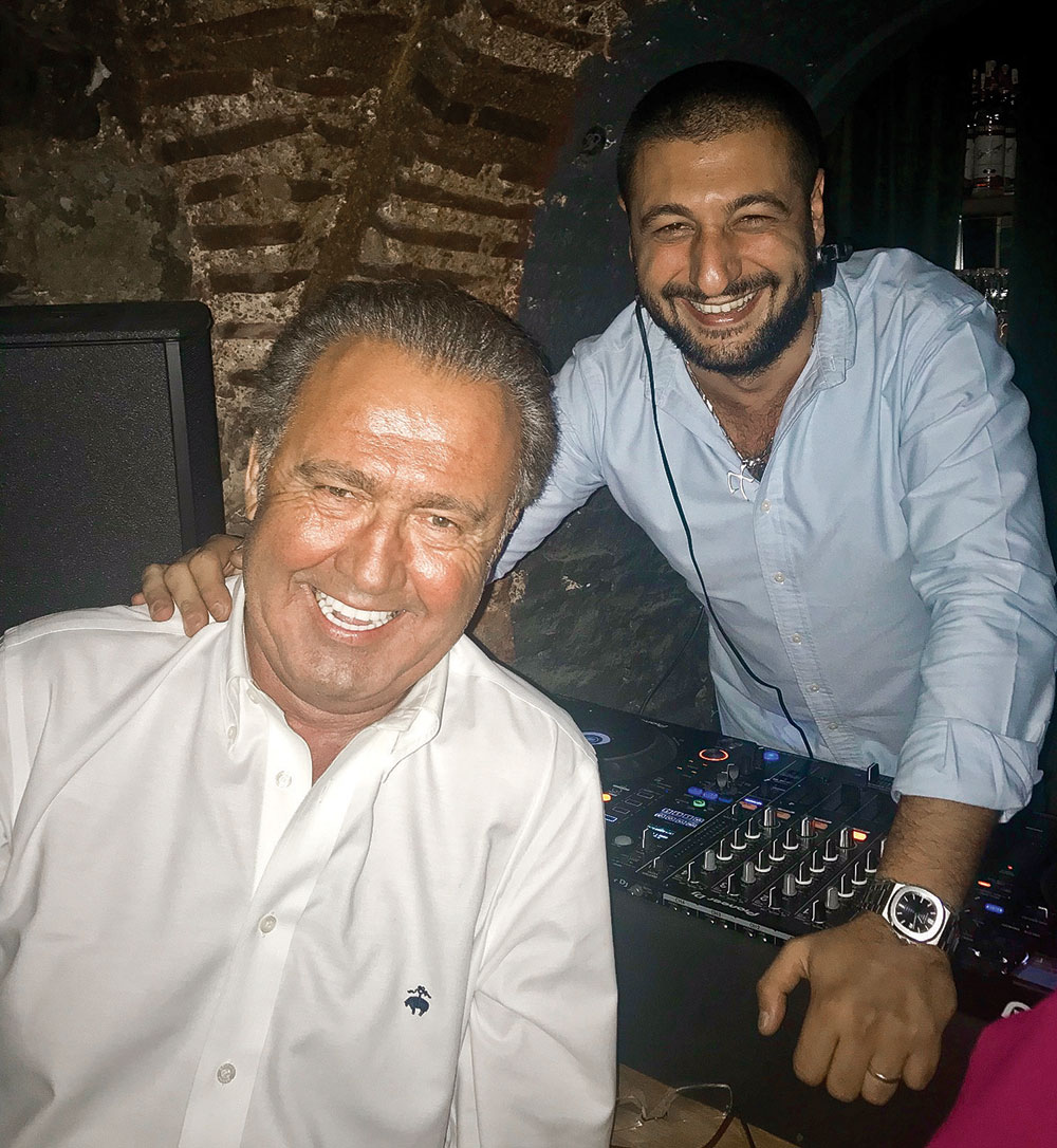 Gece hayatının en yenisi açıldı. 