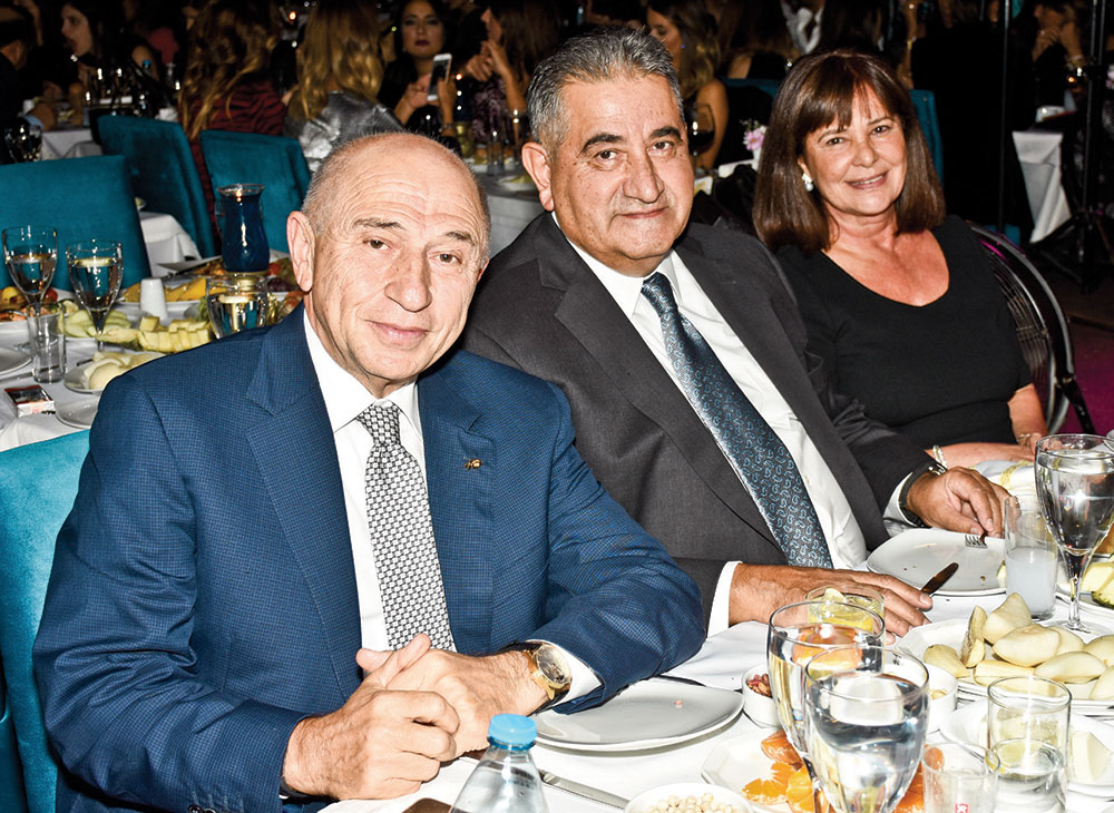 Ebru Gündeş rüzgarı esti 