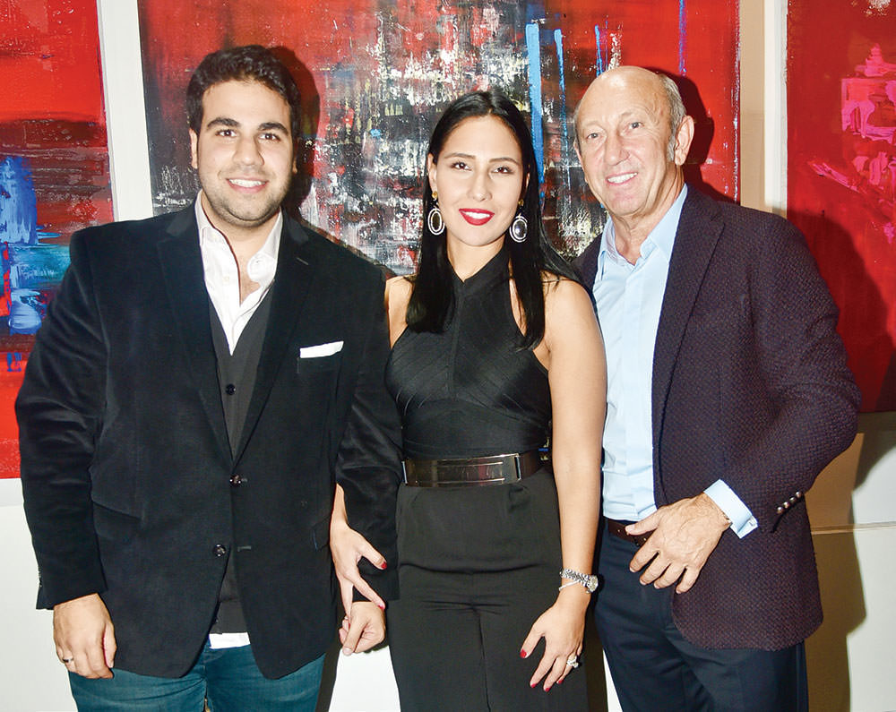 Yeni sergiye davetli açılış 