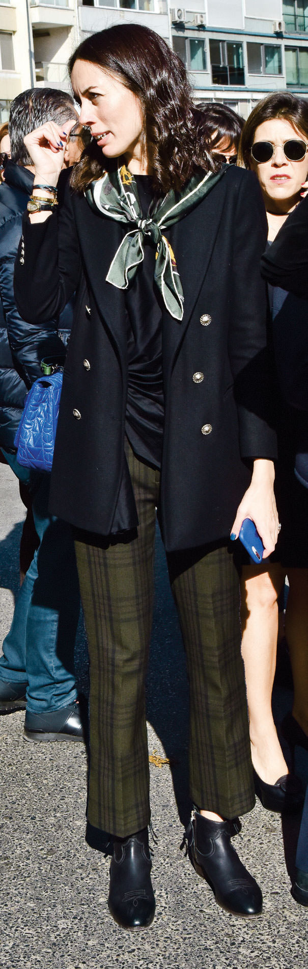 Gözyaşları içinde uğurlandı