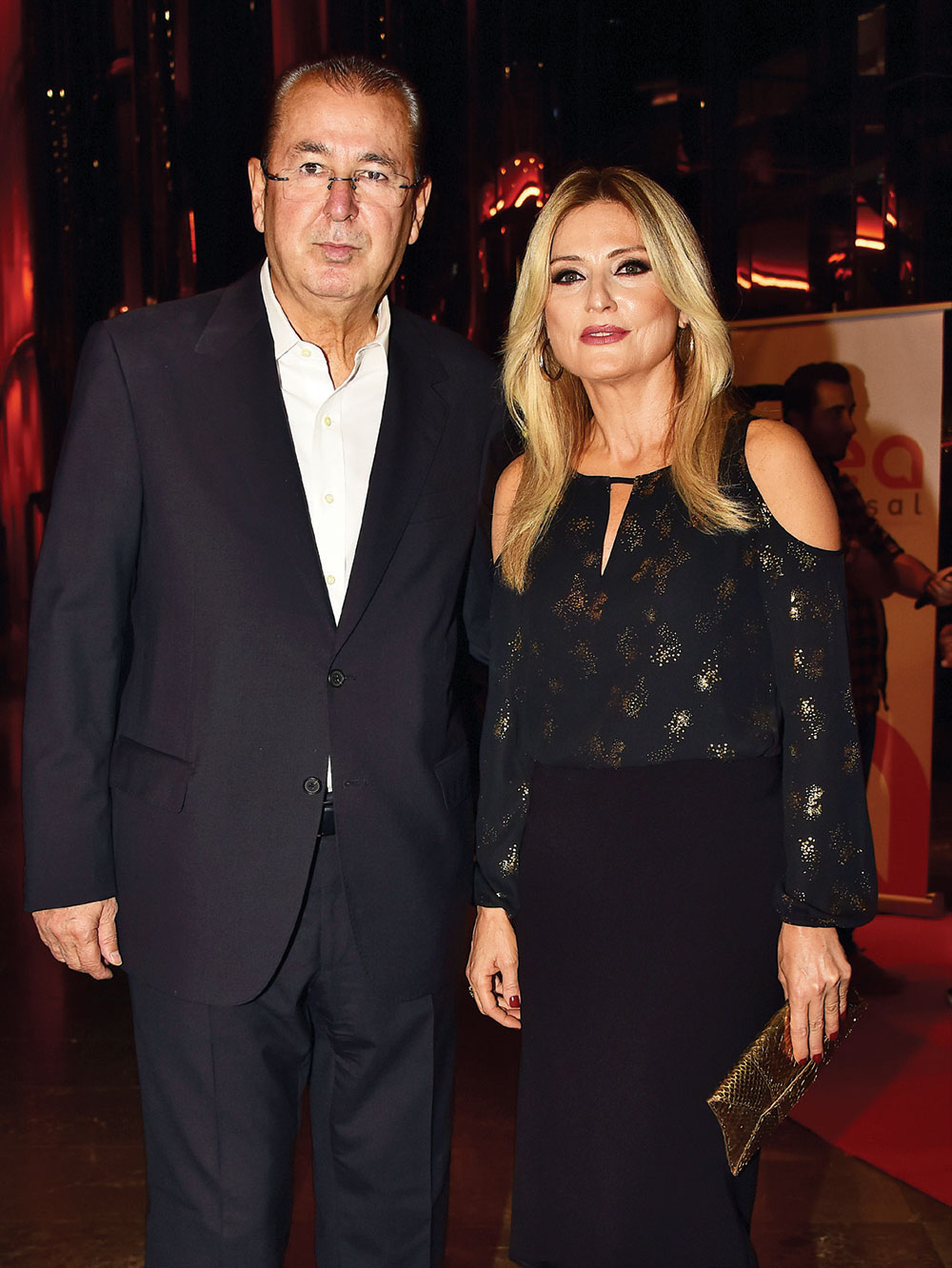 Denklanşöre Afrika için bastı 