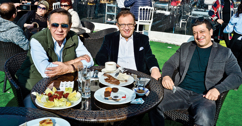 Konut sahiplerini brunch'ta ağırladı